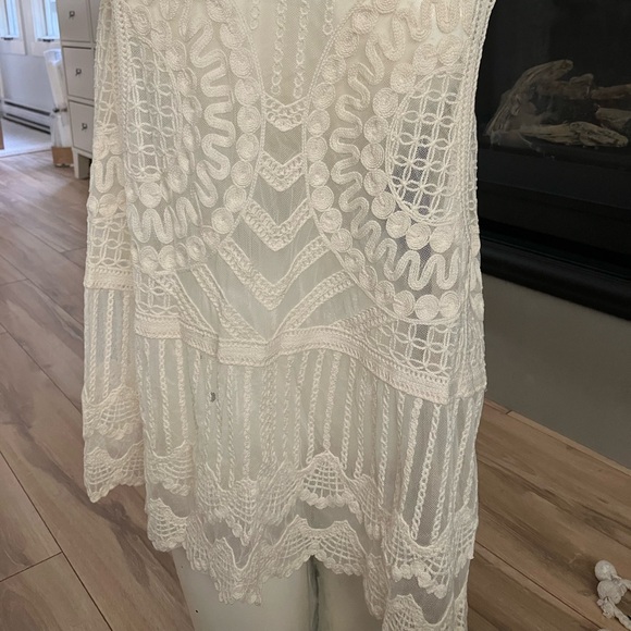 Lace vest - Picture 3 of 6